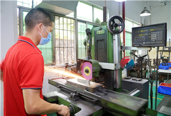 磨床 精度高達+/-0.005mm